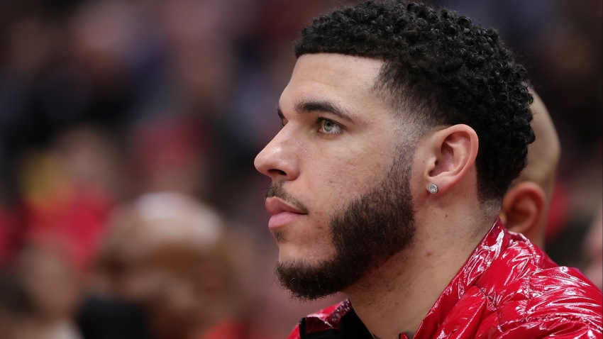 Bulls head coach highlights 'uphill battle' for Lonzo's recovery from third knee surgery