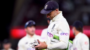 Ashes 2021-22: England batting coach Thorpe calls for Buttler support after missed chances