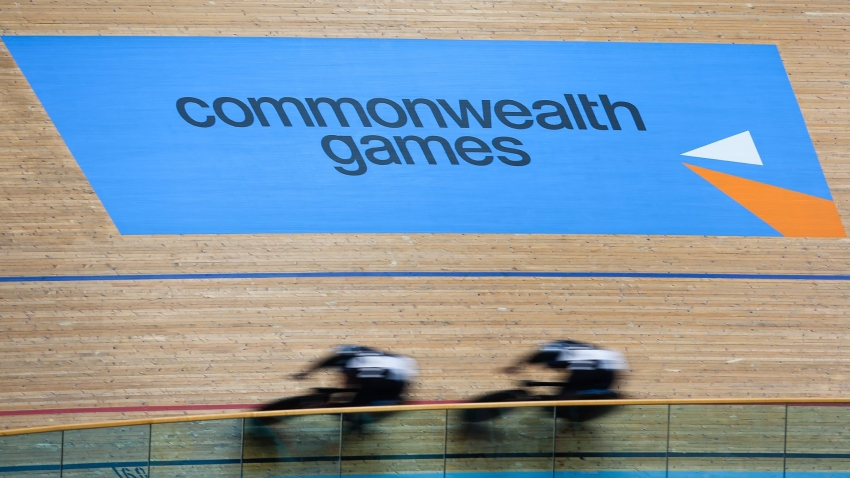 Olympic champion Matt Walls rattled after crashing into Commonwealth Games crowd