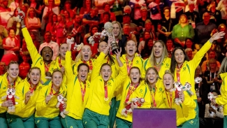 Australian cricketers go into bat for netballers with ‘fighting fund’