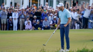 Wyndham Clark holds nerve to claim US Open title