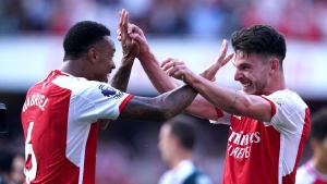 Arsenal finish with a flourish to win thriller against Manchester United