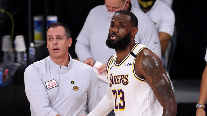 James not looking to blame Vogel for Lakers' issues