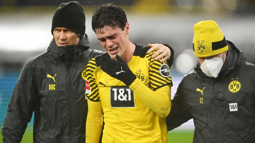 Dortmund coach Rose fearing the worst as Reyna limps off in tears