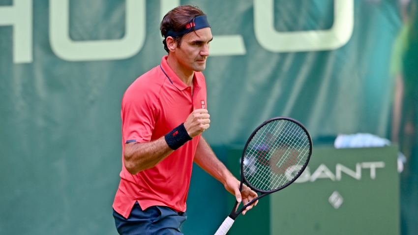 Federer battles through Halle opener, Sinner stunned at Queen&#039;s