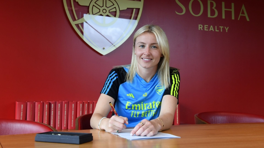 Williamson signs new Arsenal deal