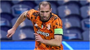 Chiellini re-signs with Juventus on two-year contract