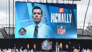 Trailblazing NFL official and Pro Football Hall of Famer Art McNally dies