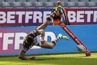 Tommy Makinson scores four tries as St Helens coast past Huddersfield