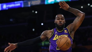 LeBron James frustrated as Lakers slump continues