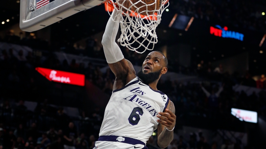 LeBron scores season-high 39 points in Lakers win, Ayton shines for Suns