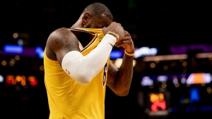 LeBron returns as Lakers suffer third straight loss, Suns extend 11-game winning run