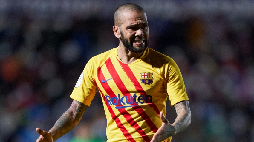 Dani Alves revels in second Barcelona debut: &#039;A special day to wear the shirt again&#039;
