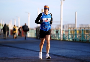 Kevin Sinfield enjoys sunshine and blue skies in Brighton as challenge continues