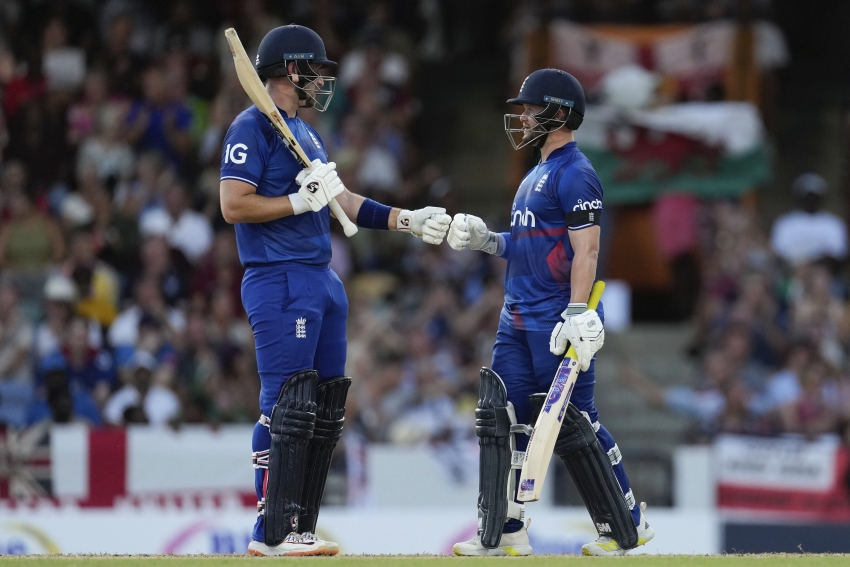 Ben Duckett helps England rally to 206 in ODI series decider against West Indies