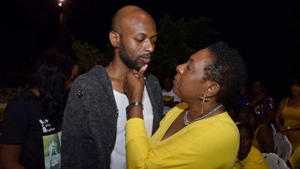 Photo of Le ministre jamaïcain des Sports pleure la mort de l’ancien footballeur national Luton Shelton