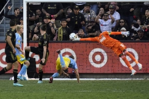 LAFC 3-3 Philadelphia Union (aet, 3-0 pens): Sub keeper McCarthy tops Blake in MLS Cup final