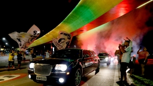 Pele&#039;s hearse greeted by fireworks ahead of 24-hour wake