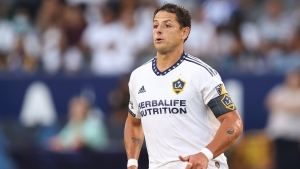 Hernandez silences Earthquakes with double to boost Galaxy&#039;s playoff hopes