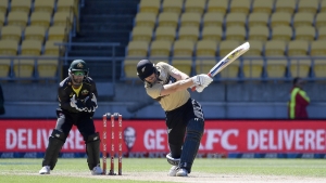 Australia suffer T20 series defeat as Guptill blasts Black Caps to decisive victory