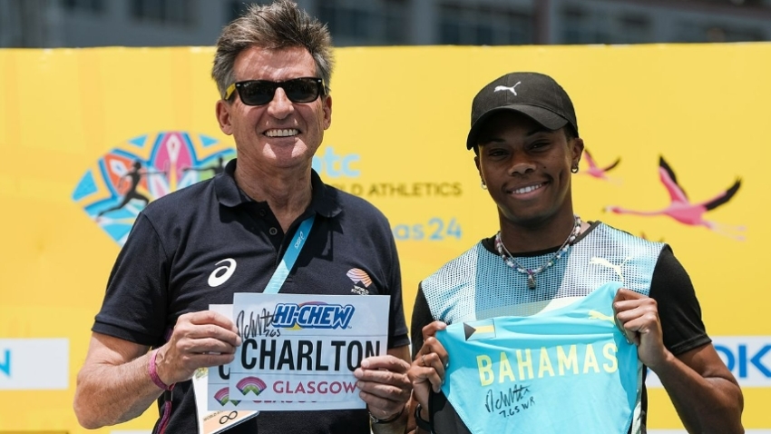 Charlton donates world record singlet and bib to Museum of World Athletics