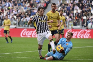 Juventus suffer more frustration with goalless home draw against Genoa