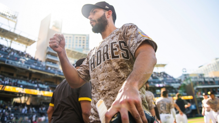 Padres rally to snap Dodgers&#039; winning streak, Yankees&#039; woes continue after sweep