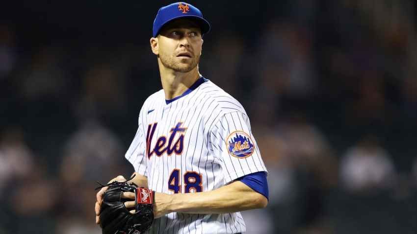 Mets ace DeGrom ties MLB record, World Series champions Dodgers end slump