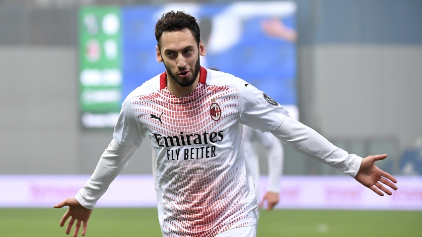 Calhanoglu completes shock free transfer to Inter from city rivals Milan