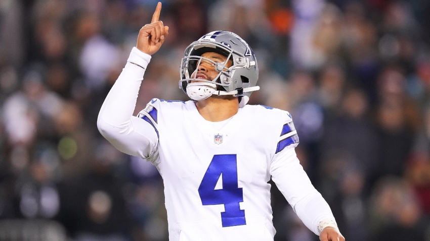 Record-setting Prescott throws career-high five TDs as Cowboys beat Eagles