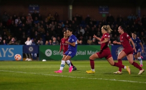 Sam Kerr’s late winner keeps Chelsea on course for another WSL title