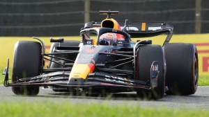 Max Verstappen pips Oscar Piastri to pole after tense qualifying for Japanese GP