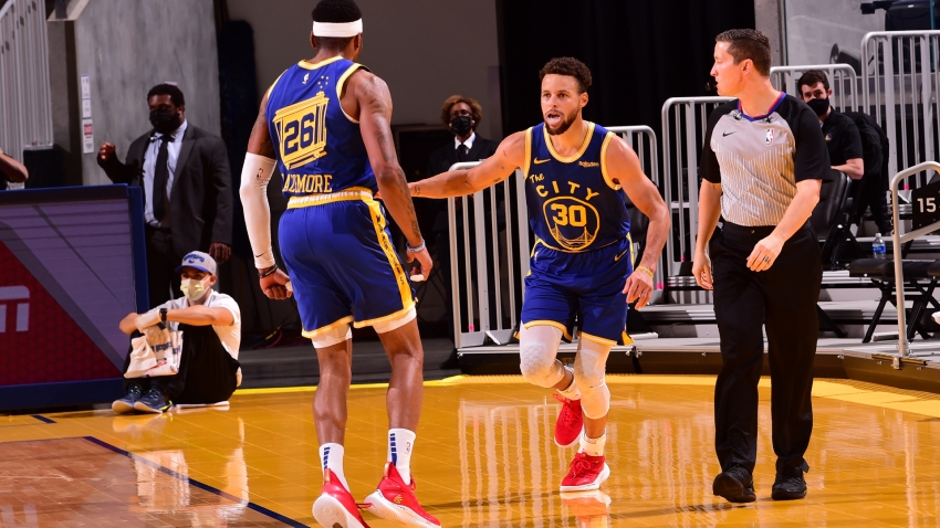 Curry shines as Warriors beat Clippers, Lakers bounce back