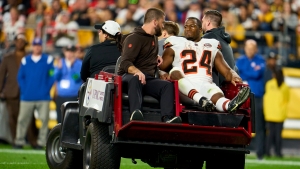 Browns RB Chubb carted off with potentially serious knee injury