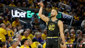 Stephen Curry&#039;s double-double leads Golden State Warriors to Game 1 win