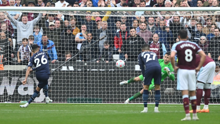 West Ham 2-2 Manchester City: Mahrez misses late penalty after Premier League leaders fight back
