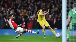 Arsenal 0-2 Liverpool: Jota and Firmino fire Liverpool to within a point of Manchester City