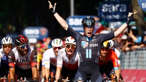 Giro d&#039;Italia: Dainese gives Italy first win with stunning sprint