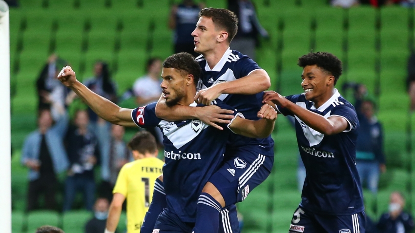 Melbourne Victory 2-0 Wellington Phoenix: Gestede double settles battle of A-League strugglers