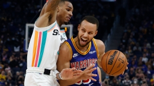 Spurs stun Curry&#039;s Warriors, Bulls rally past Nets