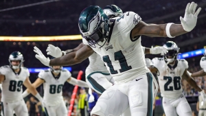 Hurts throws two touchdowns as Eagles move to franchise-record 8-0 start