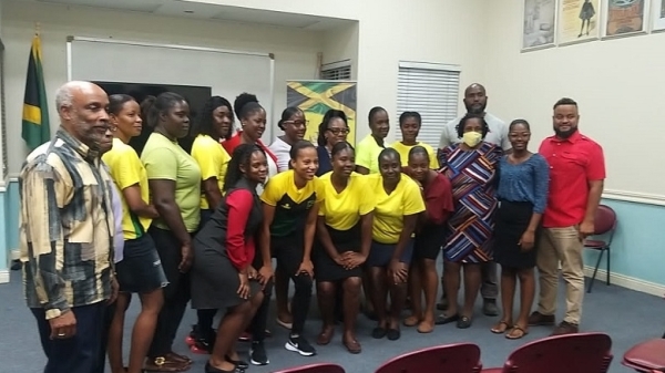 Jamajský softbalový tým soutěží v play-off Pan Am s podporou JOA